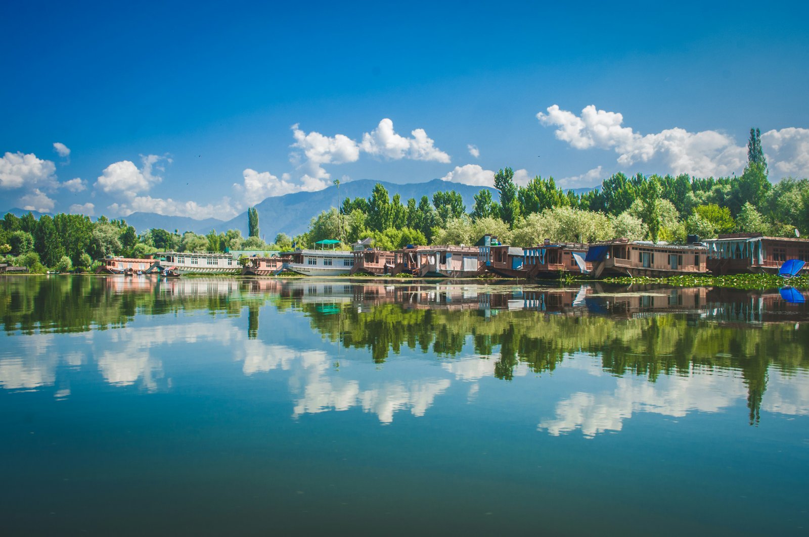 Kashmir Package for Couples – Cost, Itinerary & Hotels