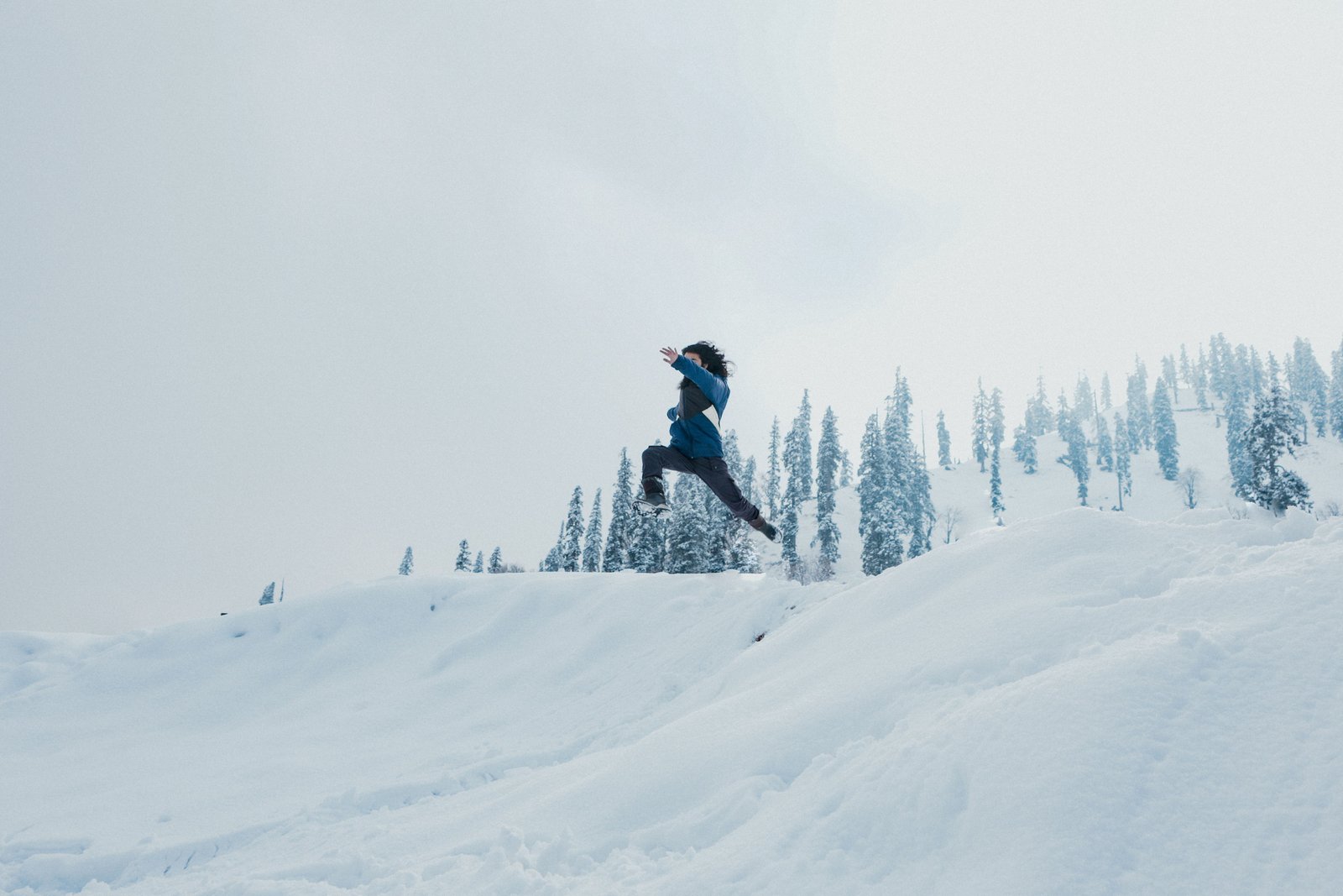 How to Travel to Kashmir in Winter: Flight, Train, Road & Local Transport Guide