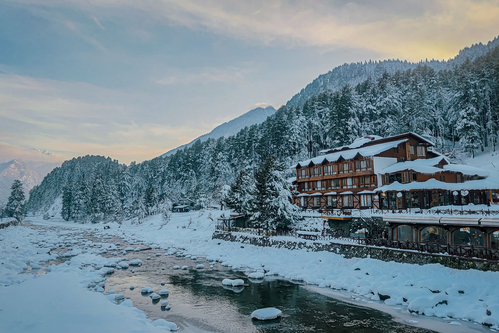 Kashmir Winter Temperature: Month-by-Month Weather Guide
