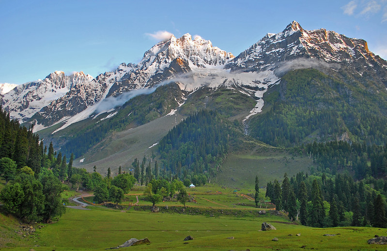 Enchanting Kashmir Escape – 4 Nights / 5 Days